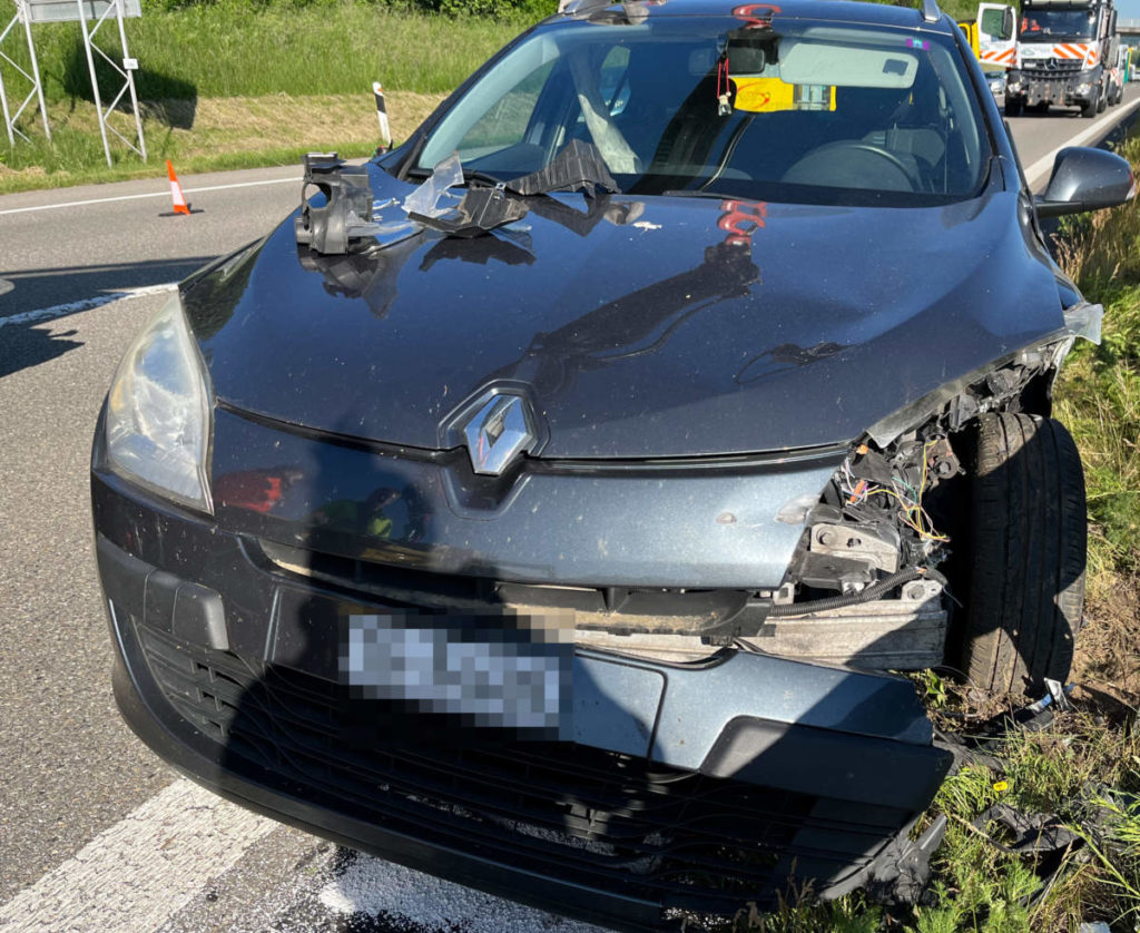 Wängi: Lenkerin muss nach Unfall auf A1 aus Auto gerettet werden