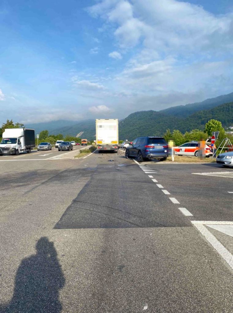 Verkehrsbehinderungen und Blechschaden bei Unfall in Egerkingen SO