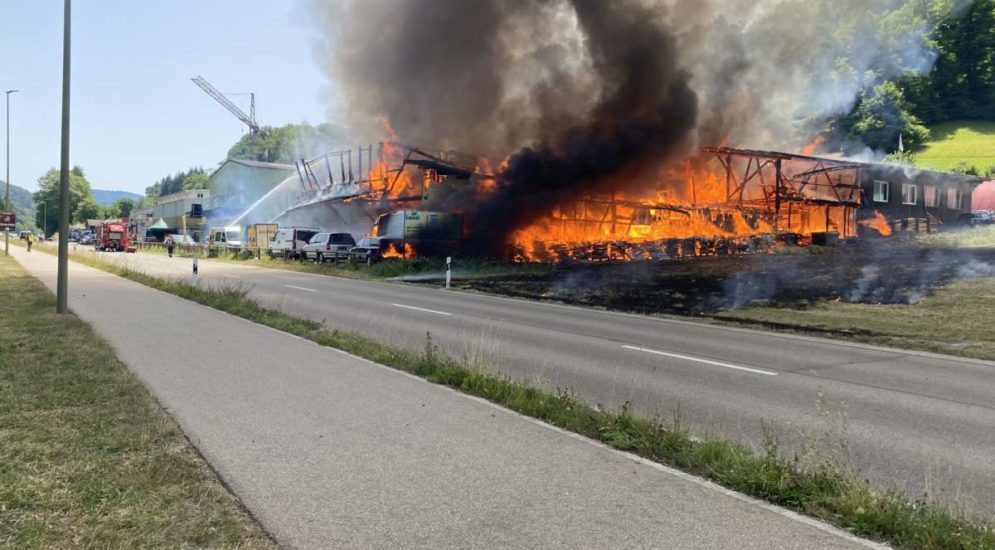 Diepflingen BL: Rund 150 Einsatzkräfte bei Grossbrand im Einsatz