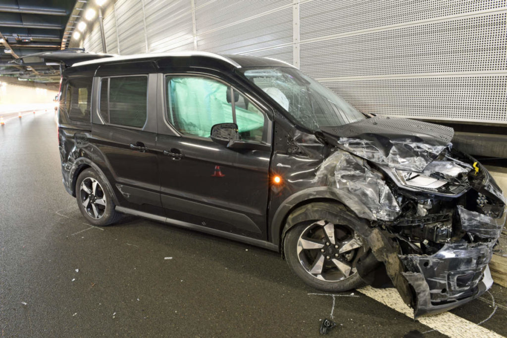 A2 Luzern: Unfall zwischen zwei Autos im Sonnenbergtunnel