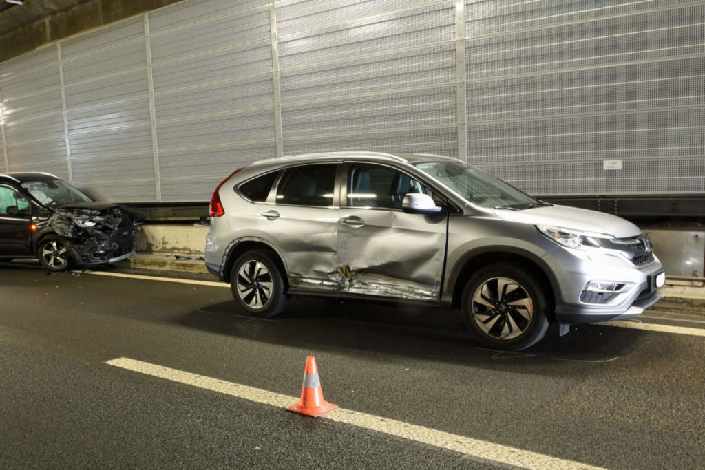 A2 Luzern: Unfall zwischen zwei Autos im Sonnenbergtunnel