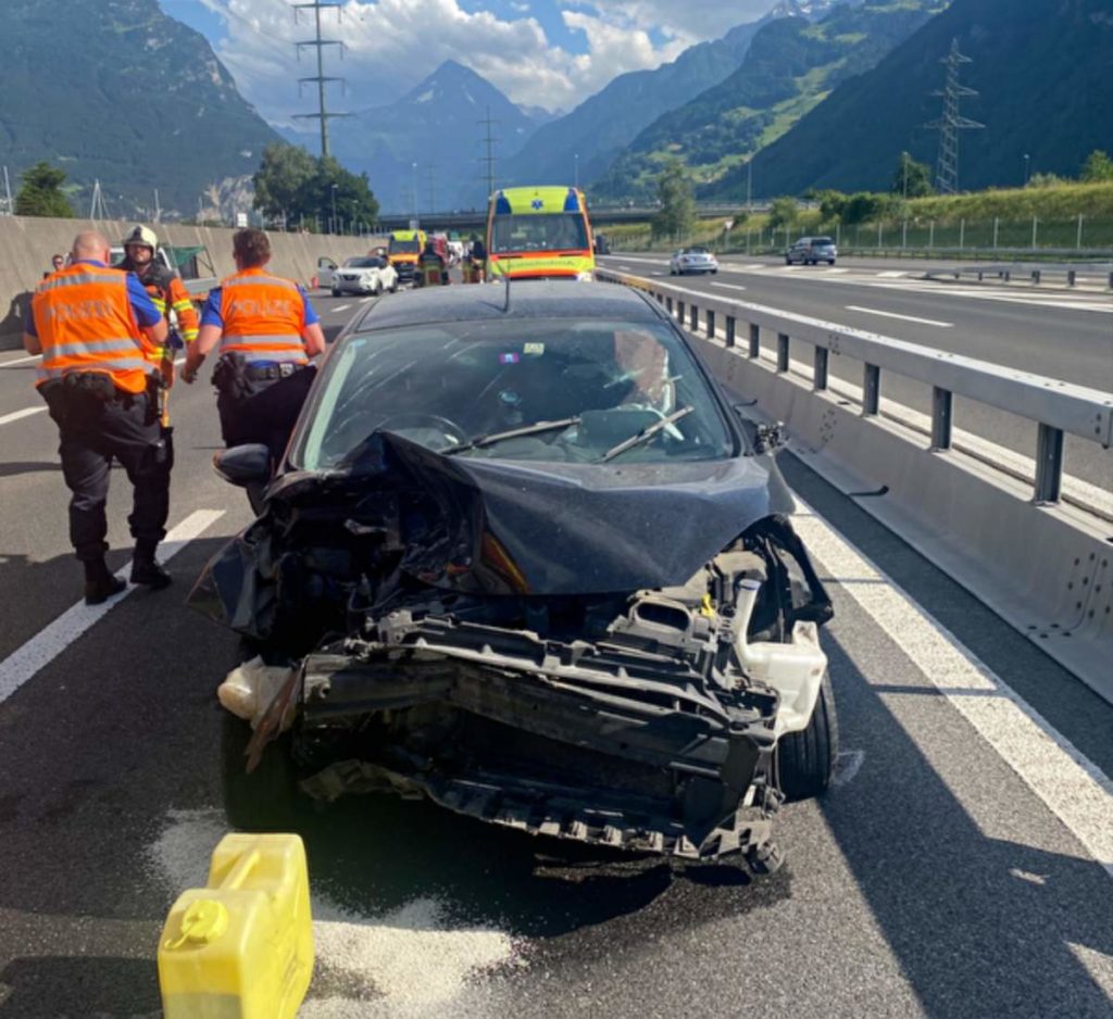 Altdorf UR: Unfall zwischen drei Autos auf der A2