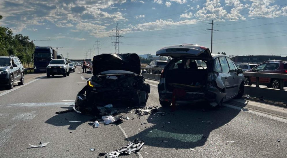 Oberbuchsiten SO: Drei Verletzte nach heftigem Unfall auf der A1