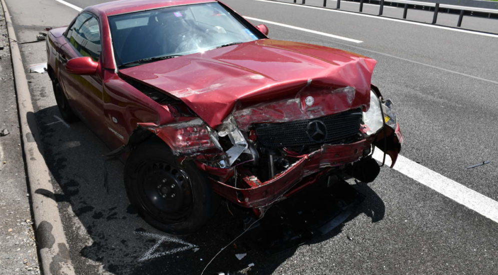 Buochs NW: Bei Unfall auf A2 einmal um die eigene Achse gedreht