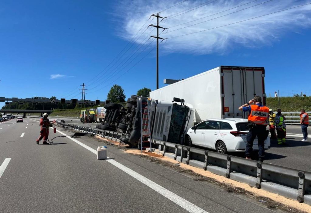 Wegen Unfall mit mehreren Fahrzeugen: A1 gesperrt!