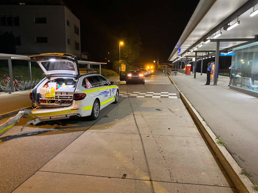 A1, Wettingen/ Buchs: Betrunkener Lenker flieht vor Polizei und baut Unfall