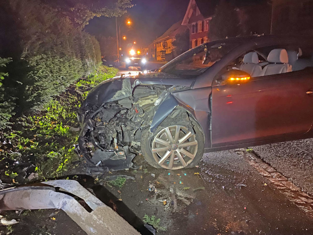 Eschlikon: Fahrunfähig bei Unfall in Mauer und Strassenlaterne geprallt