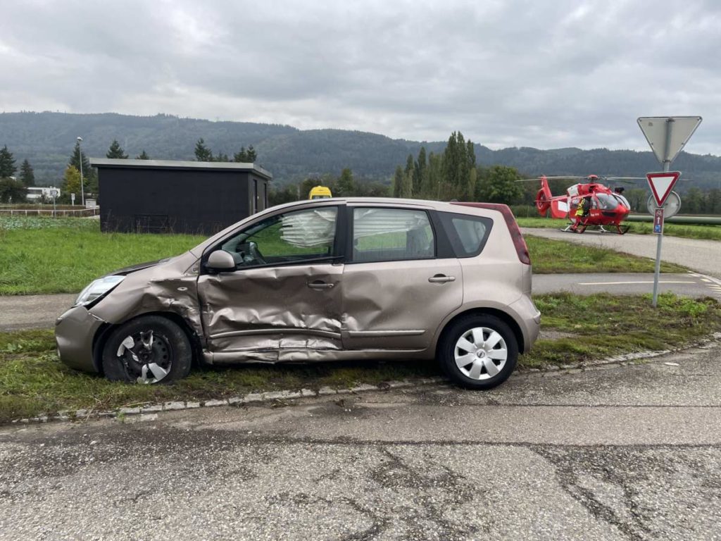 Sisseln AG: Zwei Schwerletzte nach heftigem Unfall