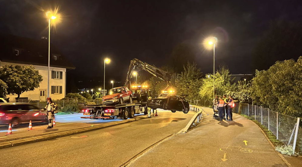 Rapperswil Jona Sg Frau Nach Unfall Im Auto Eingeklemmt