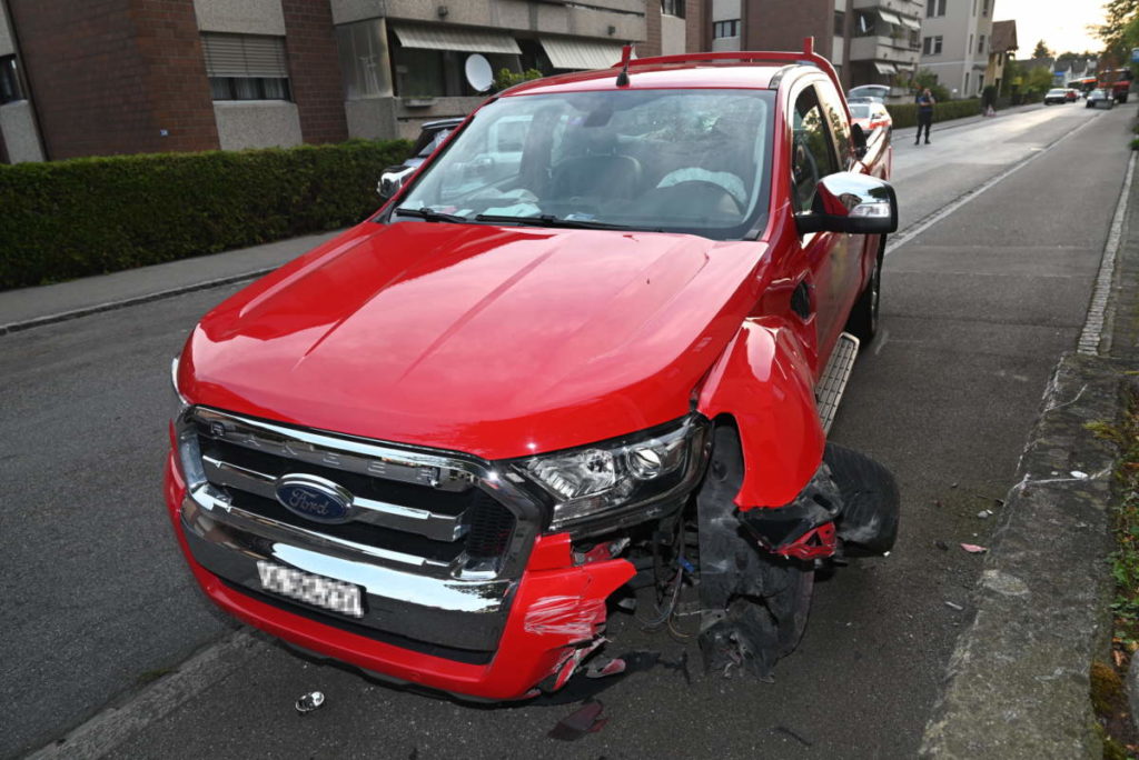 Rorschach SG: Pick-up-Fahrer kracht bei Unfall in Betonmauer