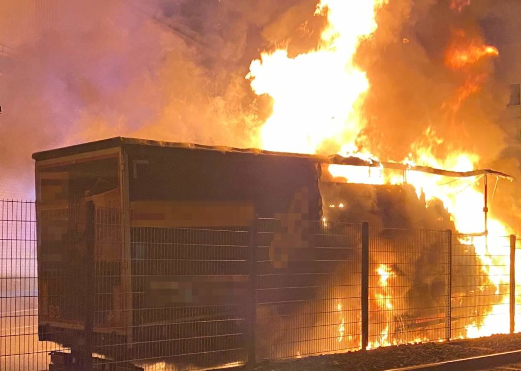 Bischofszell: Sattelanhänger auf Firmengelände in Brand geraten