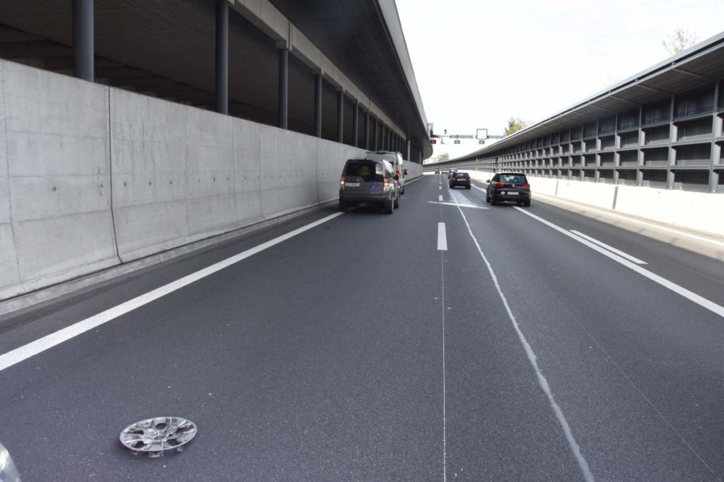 Hergiswil NW: Unfall zweier Fahrzeuge auf A2 führt zu Stau