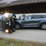 Rossrüti SG: Auto kippt bei Unfall - eine Person im Spital