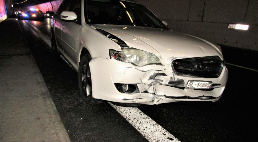 Filzbach GL: Unfall auf der A3 wegen Lenkfehler