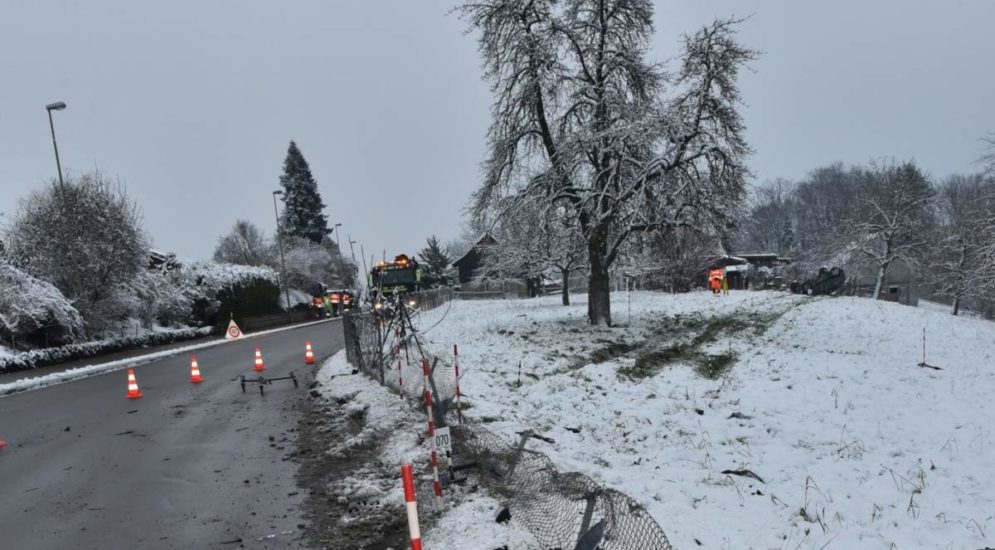 Hombrechtikon: Bei Unfall 70 Meter über Wiese geschleudert und überschlagen