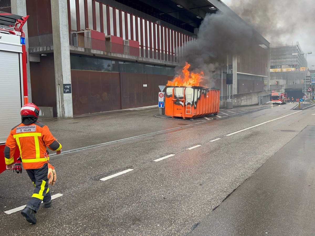 St.Gallen: Feuerausbruch Während Der Fahrt