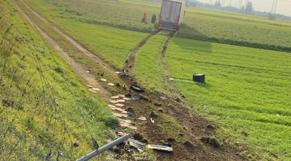 Oensingen: Lenker eines Sattelschleppers verursacht Unfall auf A1