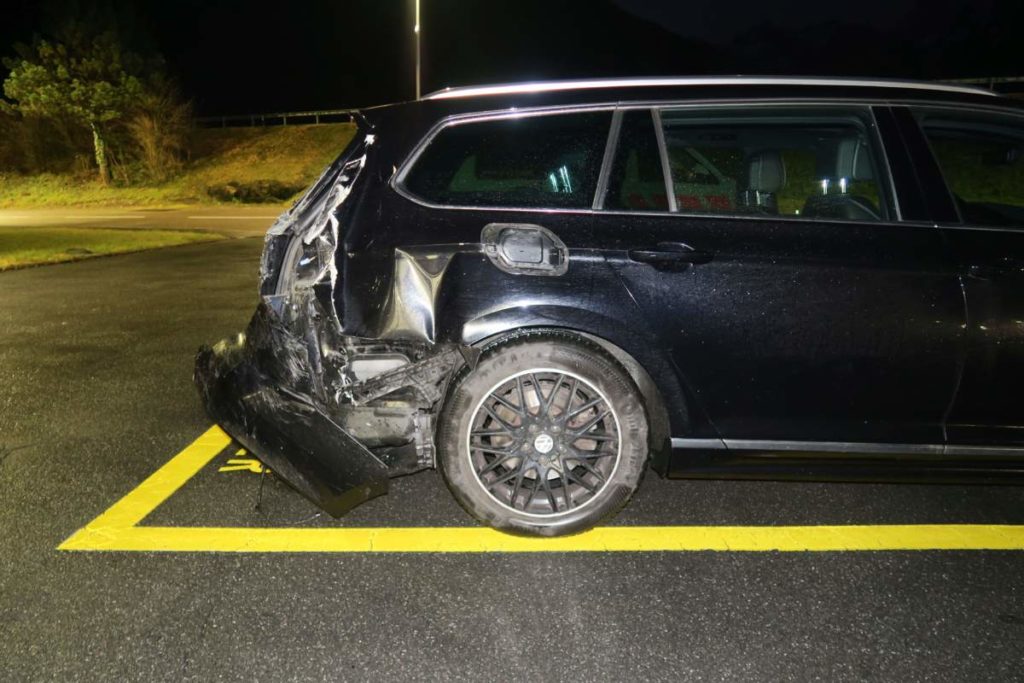 Bilten GL: Unfall wegen herumliegenden Gegenständen auf A3