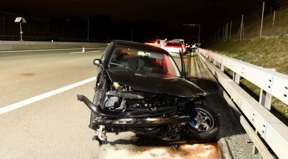 A1, Rümlang ZH: Raser verursacht Unfall auf Flucht vor Polizei