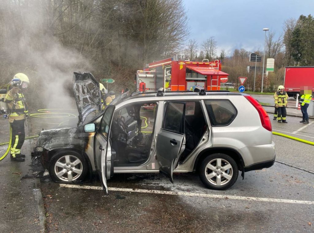 Gunzgen SO: Fahrzeug gerät auf Rastplatz der A1 in Brand