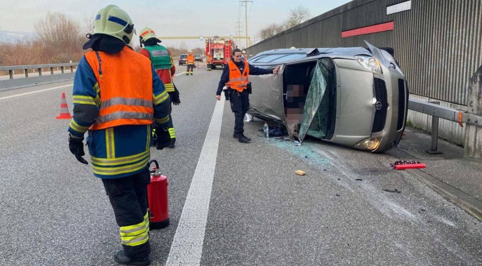 Nennigkofen SO: Fahrzeug überschlägt sich bei Unfall auf A5