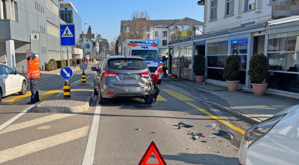 Weinfelden TG: Auto erfasst bei Unfall Fussgänger auf Trottoir