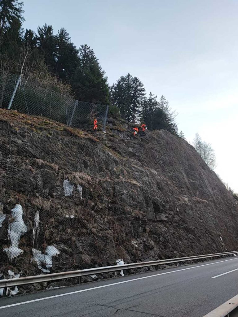 Gurtnellen UR: Heftiger Steinschlag auf A2