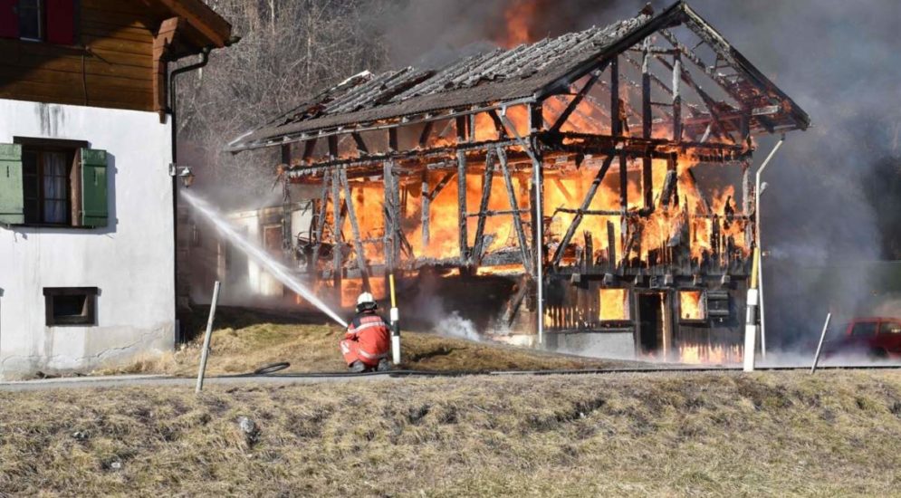 Cazis GR: Stall durch ein Feuer vollständig zerstört