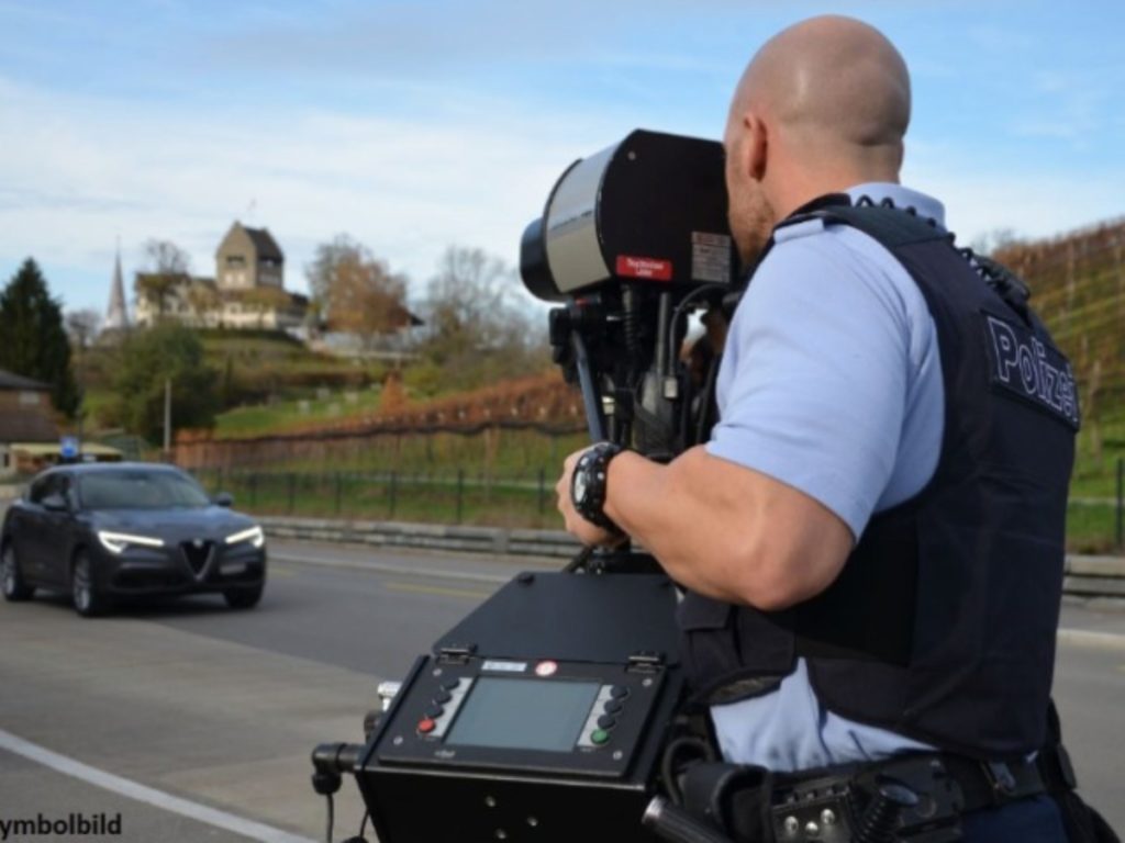 Güttingen TG: Junglenker satte 74 km/h zu schnell unterwegs