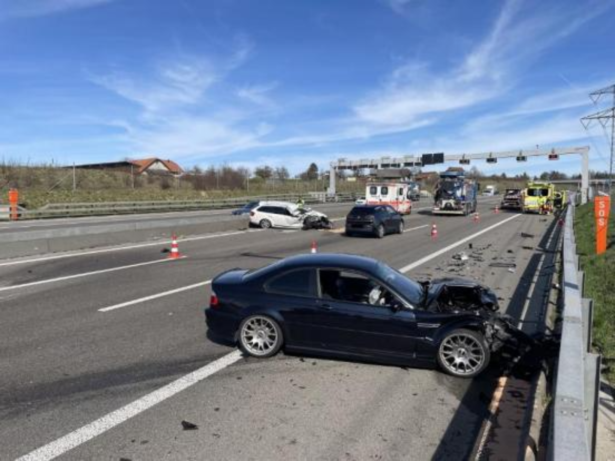 Rümlang, A1: Unfall Mit Drei Fahrzeugen Und Drei Verletzten