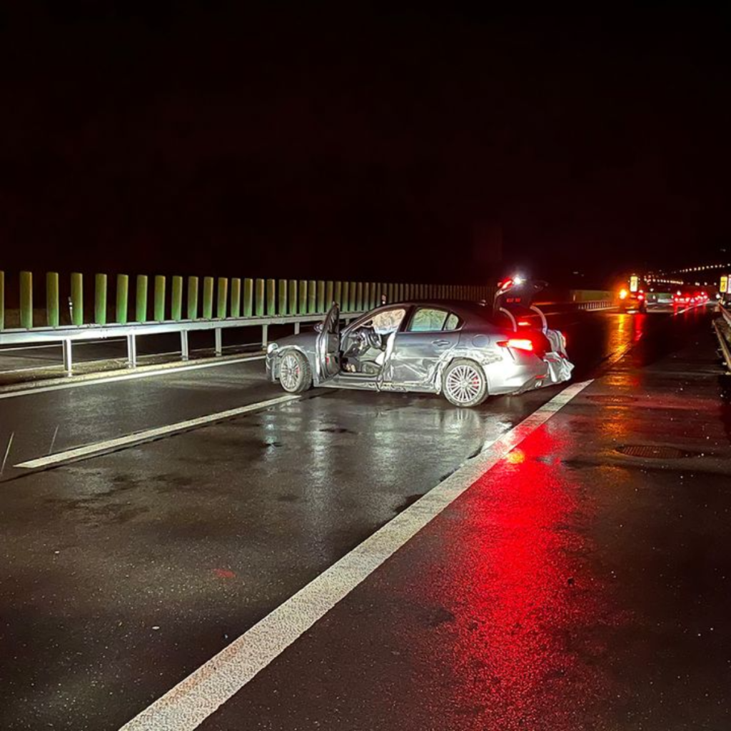 Alpnachstad OW: Autofahrerin kollidiert bei Unfall mit Leitplanke