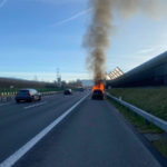 Baar ZG: Totalschaden nach Fahrzeugbrand auf A14