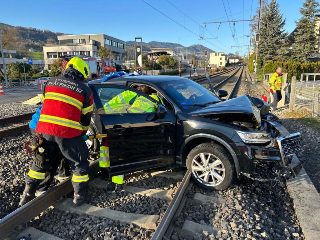 Freienbach SZ: Bei Unfall auf Bahngleis der Südostbahn geraten