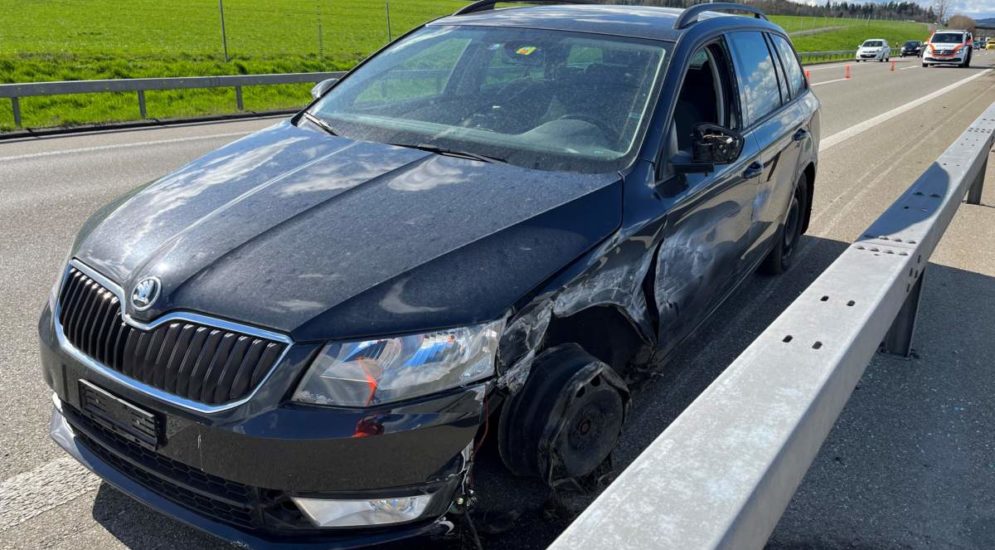 A1, Sirnach TG: Bei Unfall gegen Mittelleitplanke geprallt