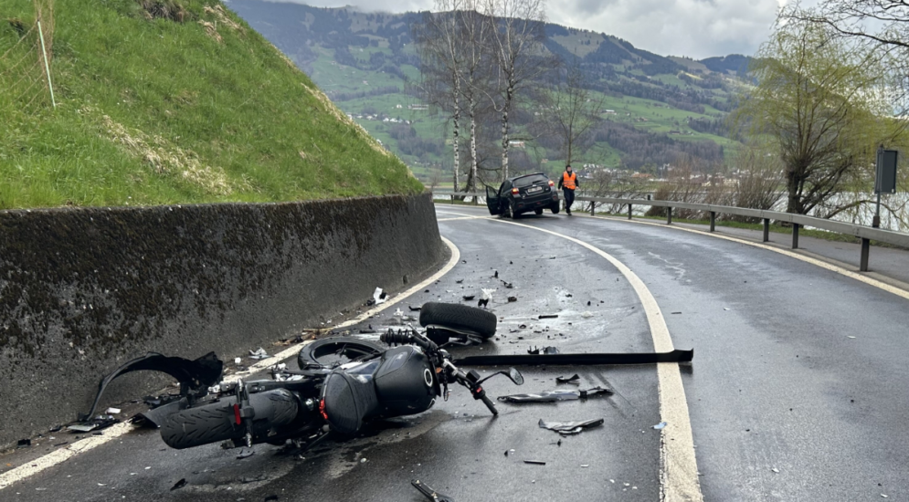 Lauerz SZ: Unfall Fordert Zwei Erheblich Verletzte Motorradfahrer