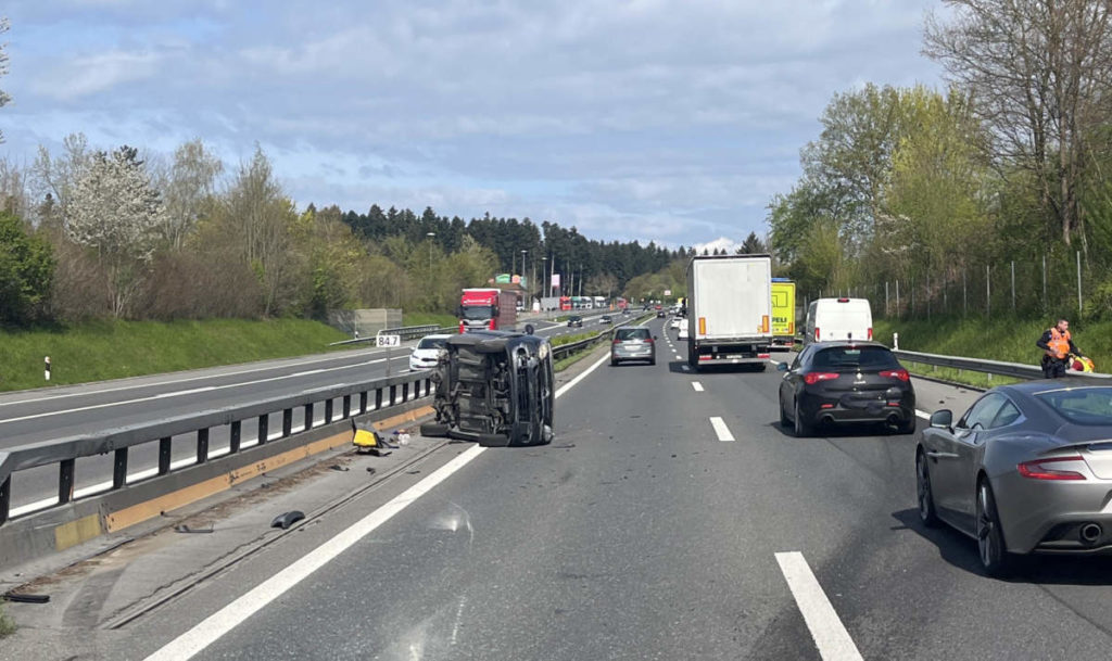 Stau wegen Unfall auf der A2