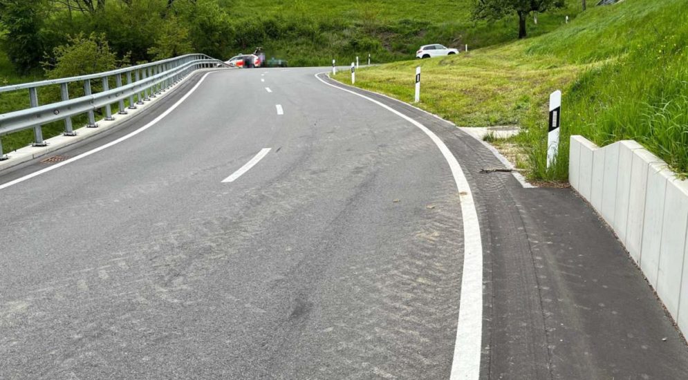 Kienberg SO: Motorradfahrer nach Unfall ins Spital geflogen