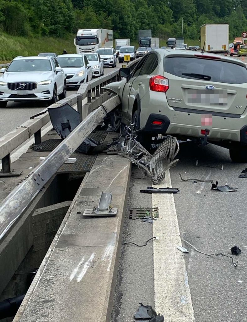 A1 Wiedlisbach SO: Erheblicher Sachschaden nach Unfall