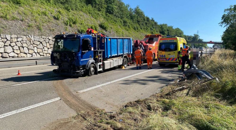 Hägendorf SO: Mit LKW bei Unfall über A2 geschlittert