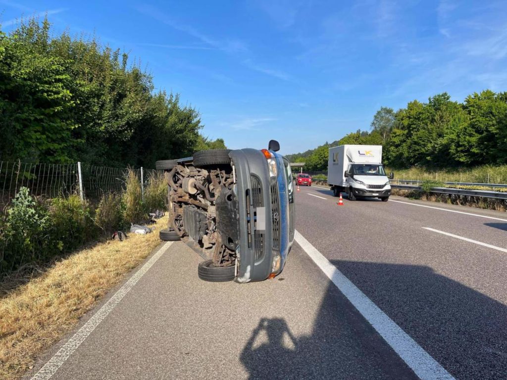 Unfall A1: Lenker schläft ein - Ausweis weg