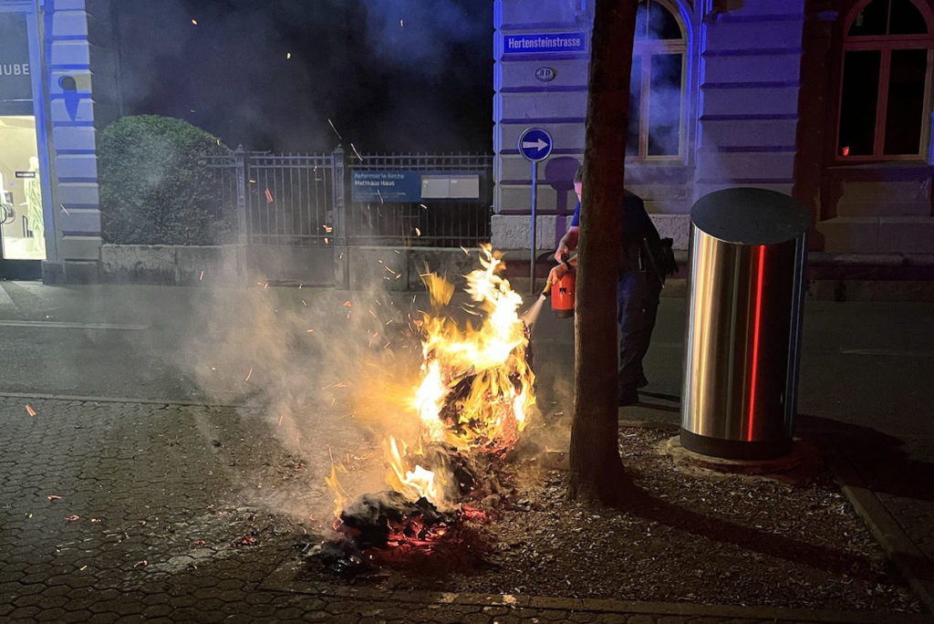 Stadt Luzern: Mehrere Abfalleimer angezündet