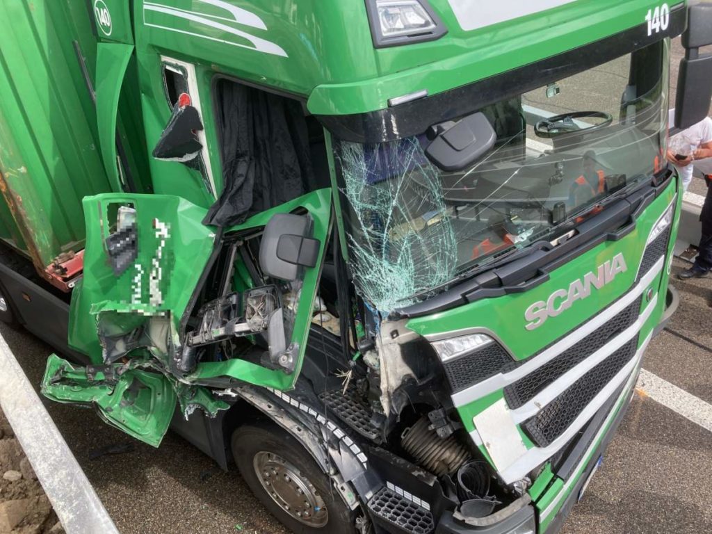 Unfall zwischen zwei LKWs auf der A3