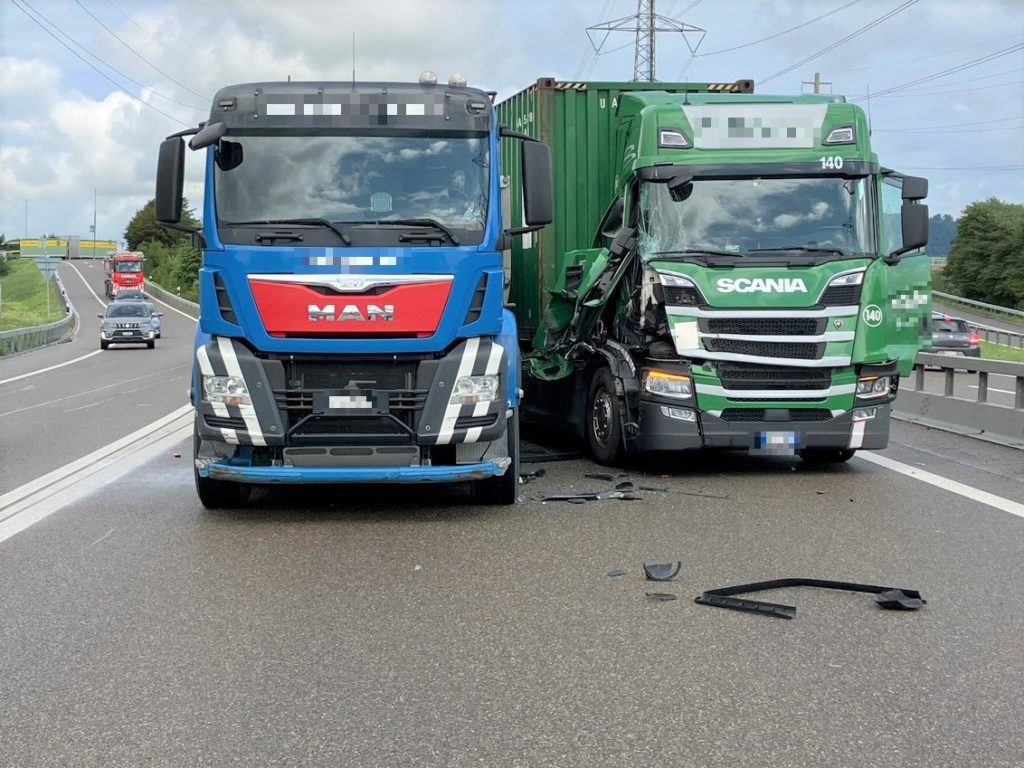 Unfall zwischen zwei LKWs auf der A3