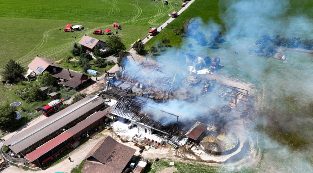 Barberêche FR: Brand zerstört Bauernhof vollständig