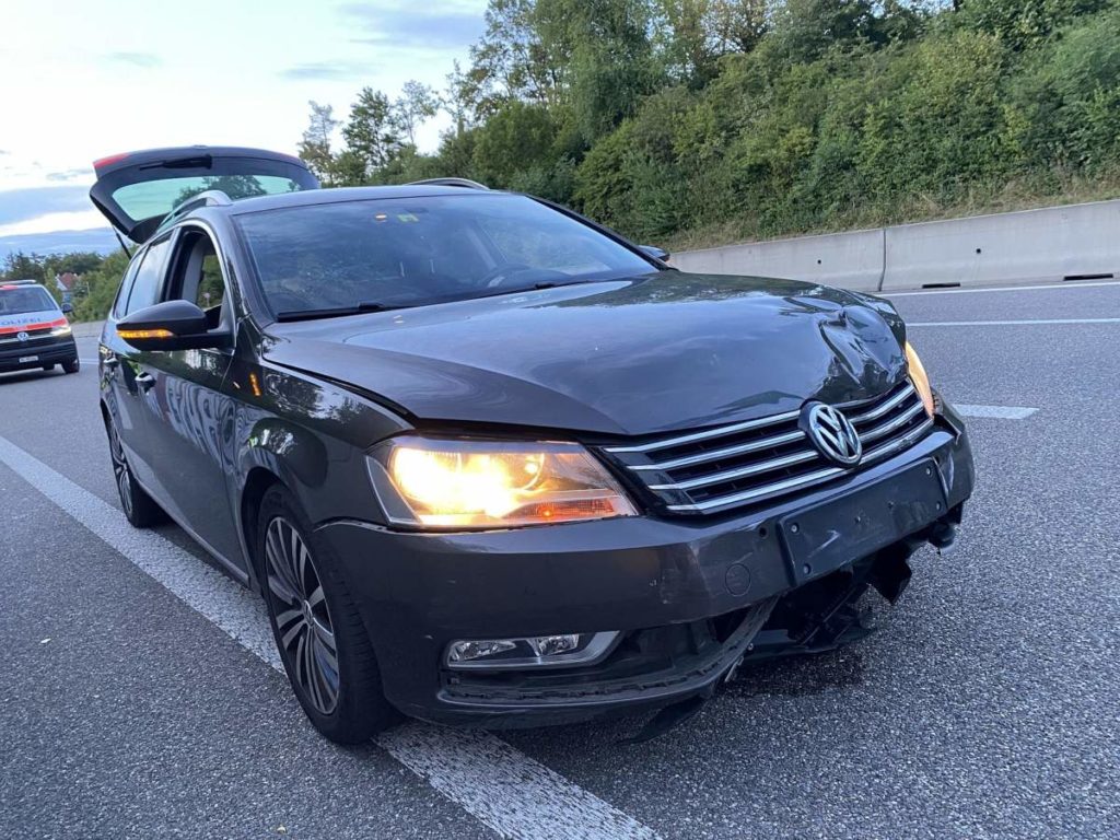 Reinach BL: A18 - Unfall zwischen zwei Autos im Reinacher Tunnel