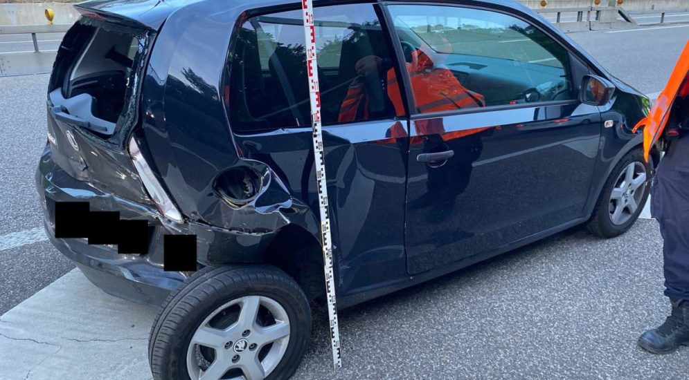 Reinach BL: A18 - Unfall zwischen zwei Autos im Reinacher Tunnel