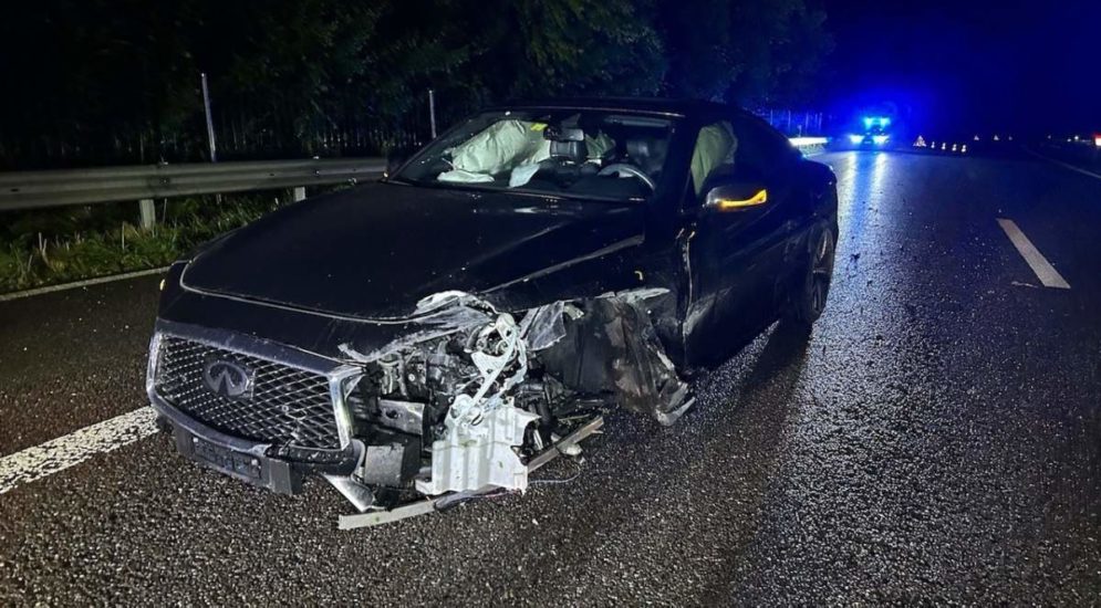 Unfall A1 Suhr AG: Durch wuchtige Kollision beide Vorderräder weg