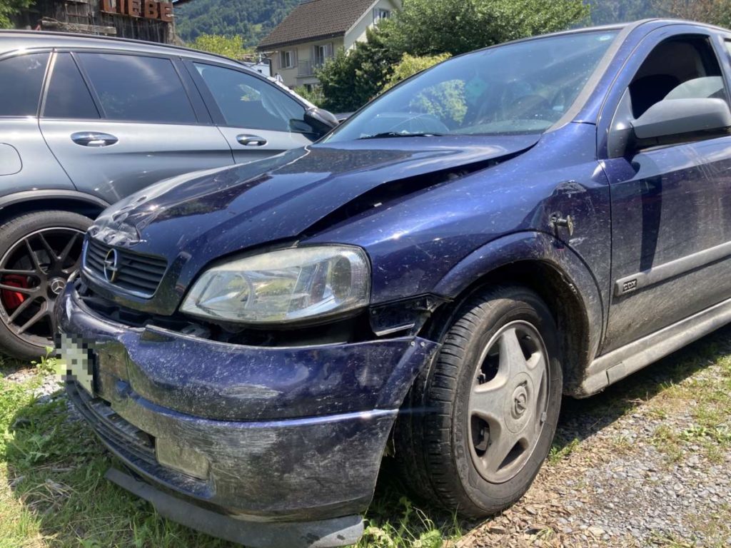 Näfels GL: Unfall im Oberdorf