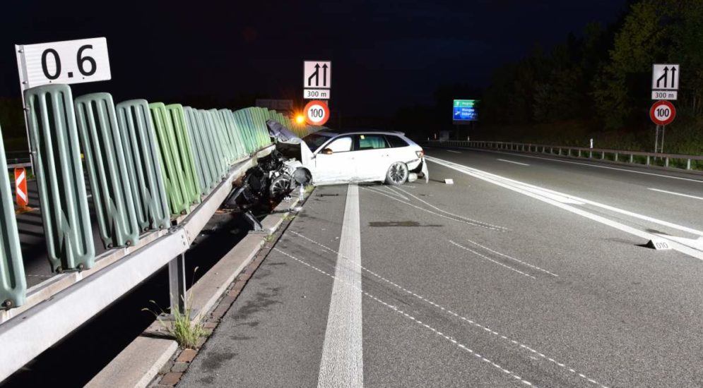 A15, Brüttisellen ZH: Bei Unfall heftig mit Mauer kollidiert