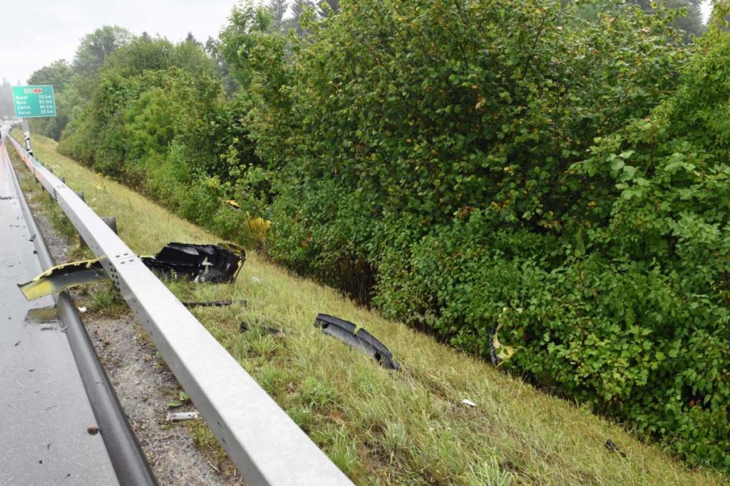 Sursee A2: Junglenker baut Unfall mit Sportwagen - 260'000 Fr. Sachschaden